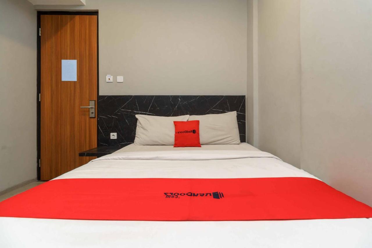 Reddoorz Plus Near Radio Dalam 3 Jakarta Exteriér fotografie